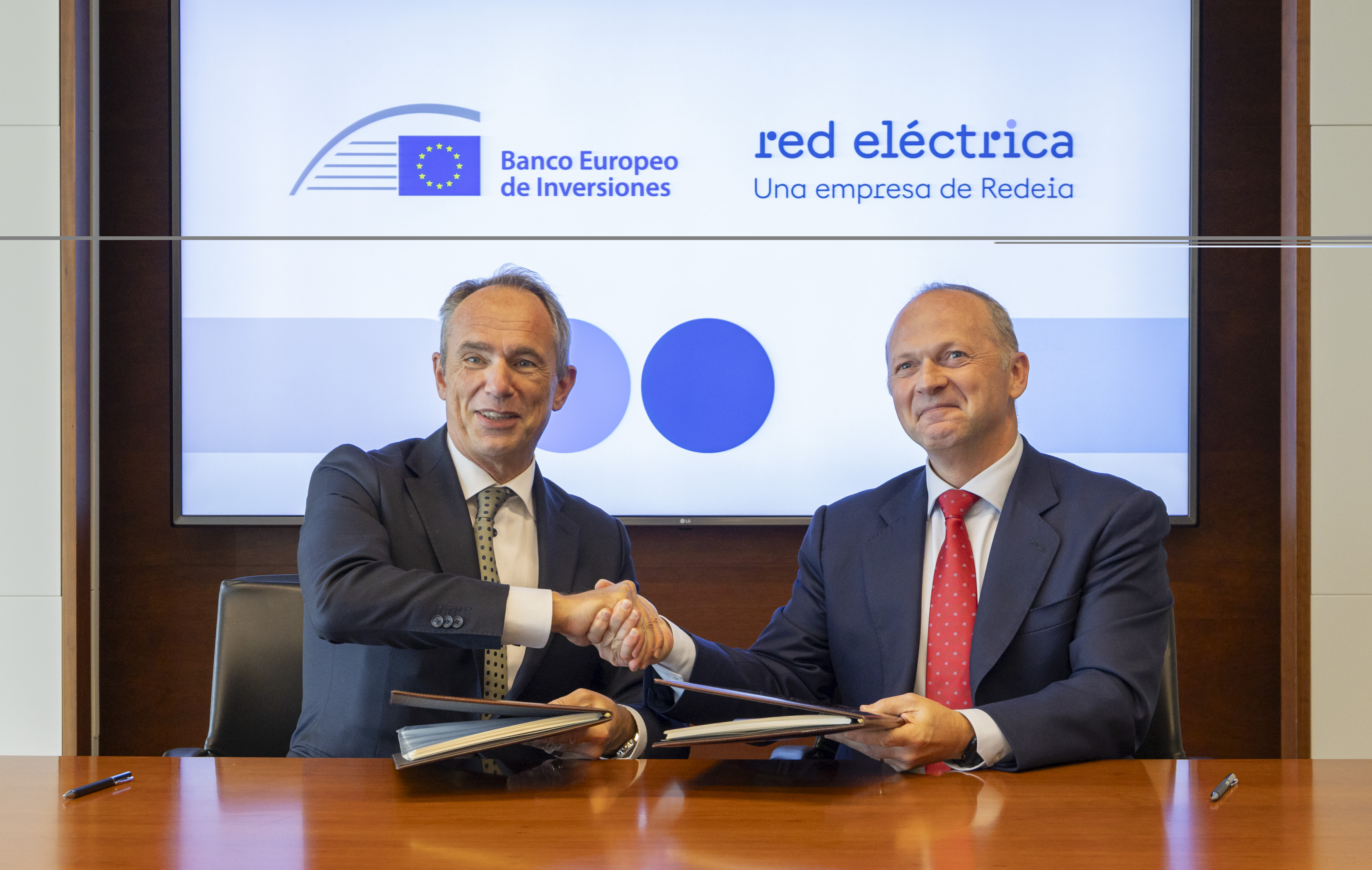 Firma financiación Salto de Chira BEI y Red Eléctrica