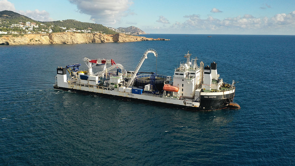 Barco cablero Ibiza