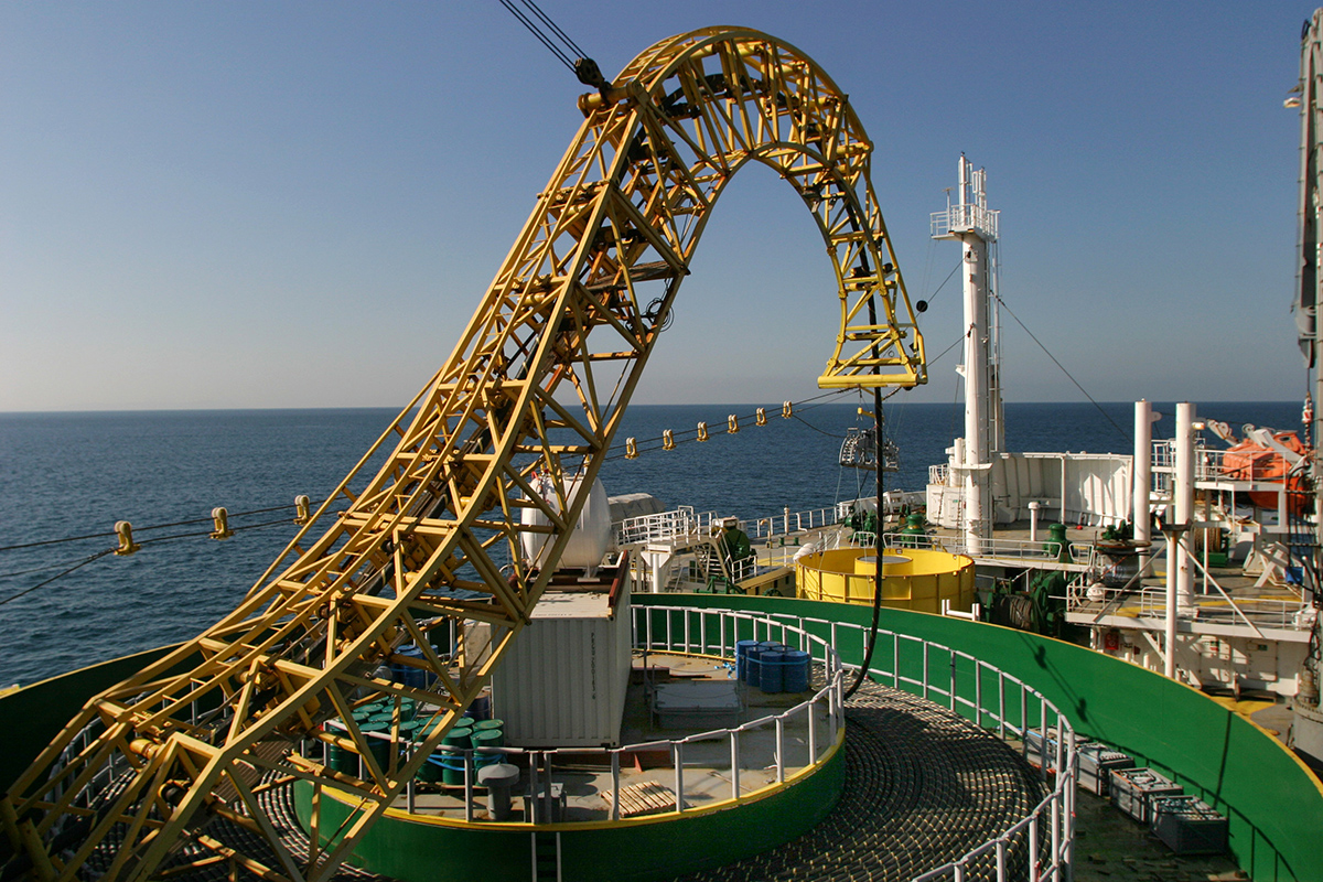 Barco cablero submarino