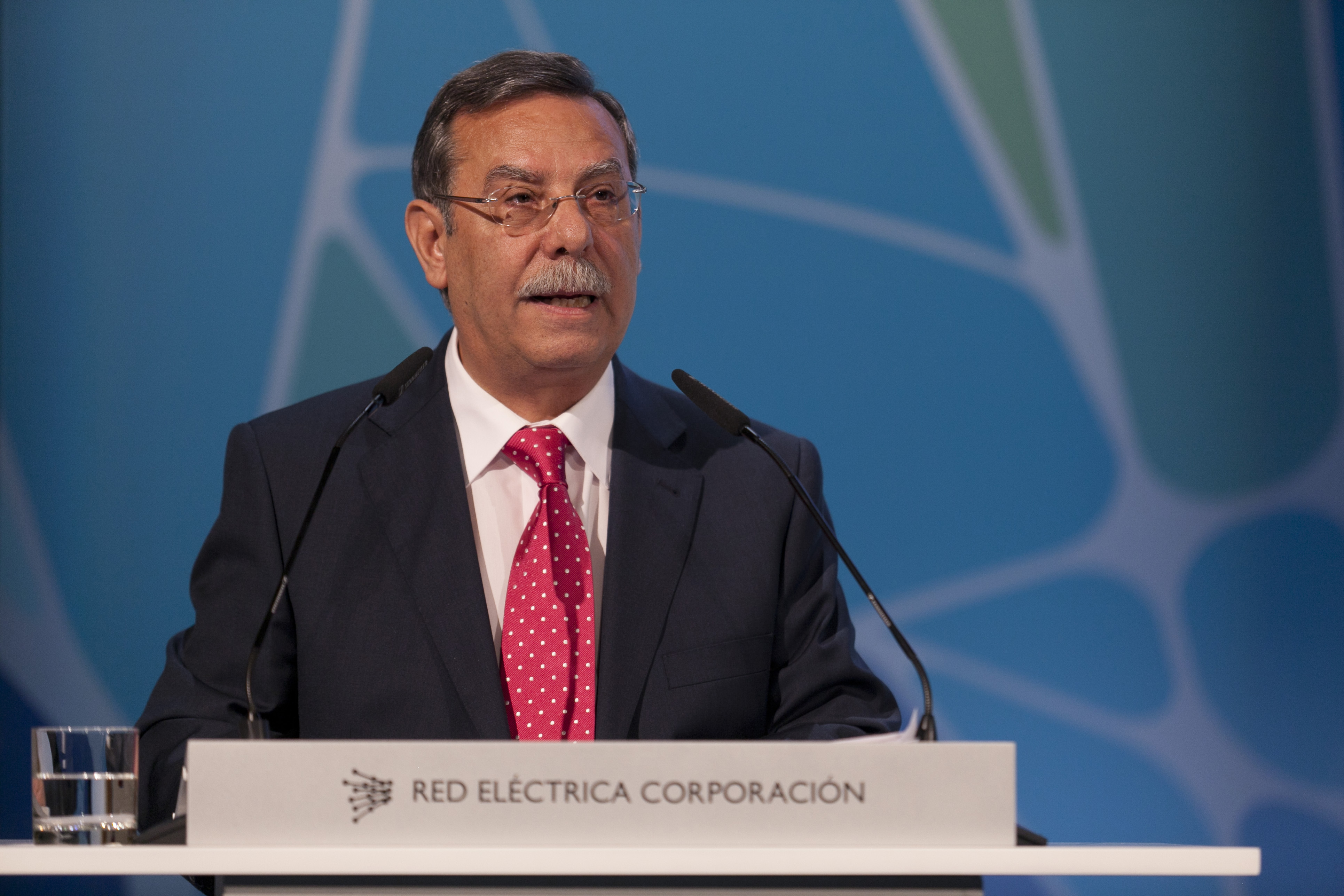 El presidente de Red Eléctrica, José Folgado, durante su intervención en la Junta general de Accionistas 2012