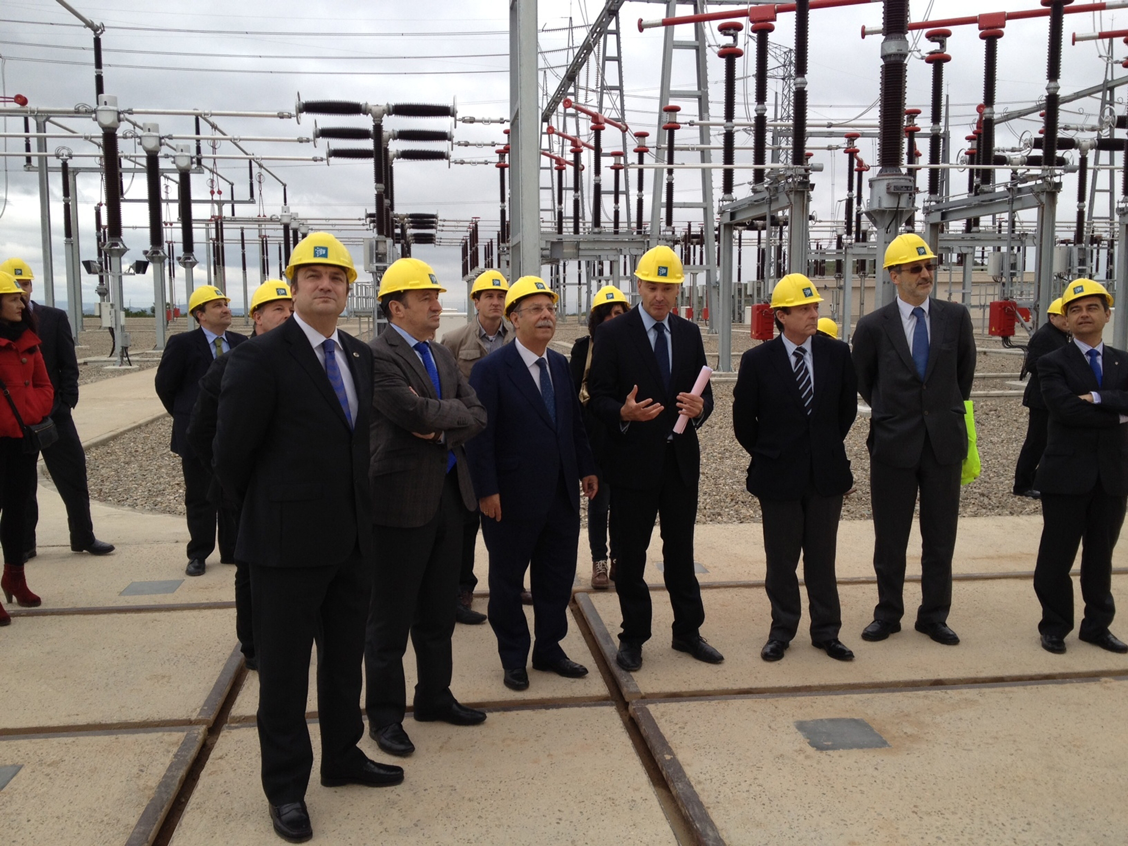 Autoridades de La Rioja y representantes de Red Eléctrica durante la Inauguración de la línea