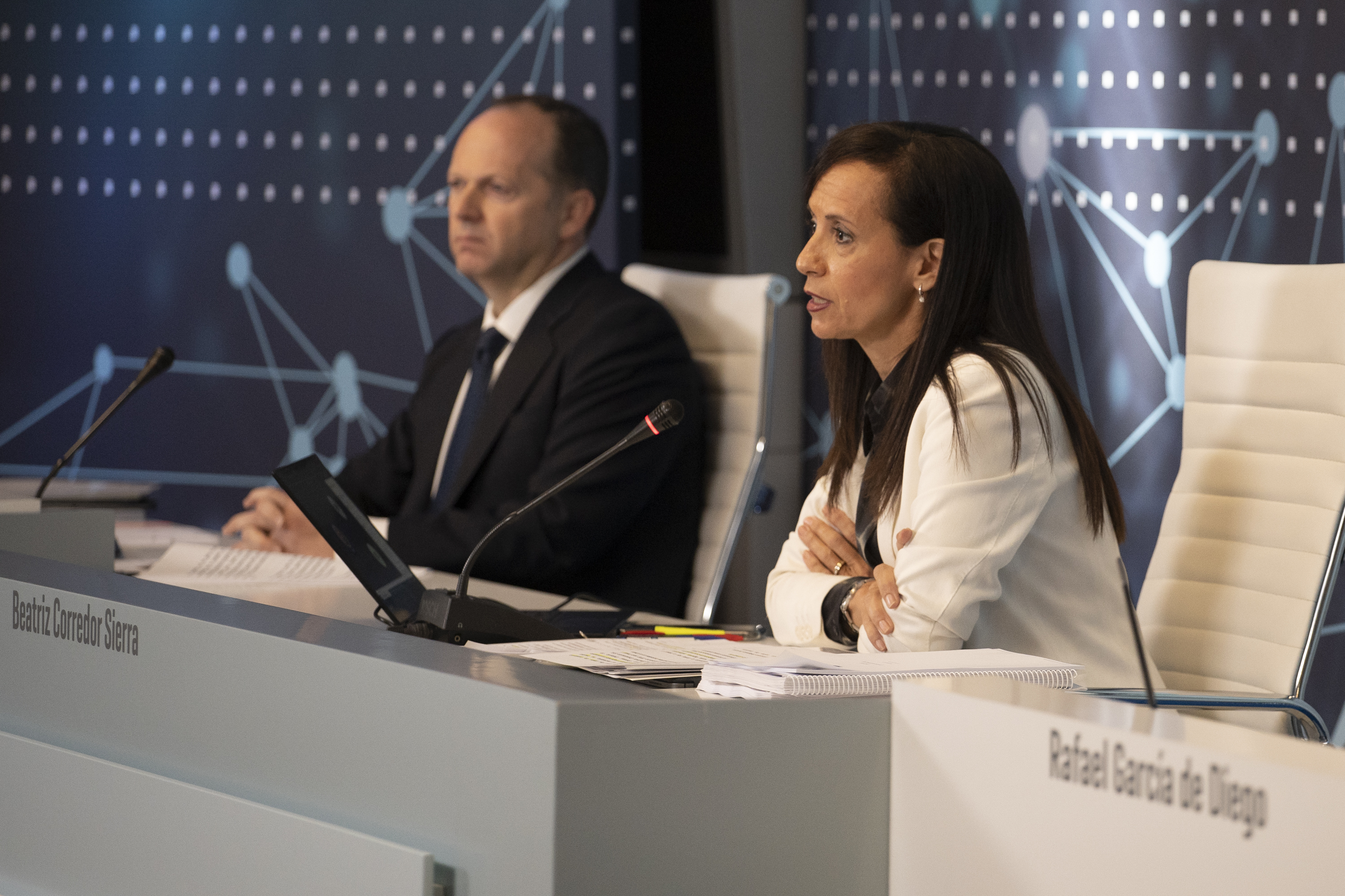 La presidenta de la compañía, Beatriz Corredor, junto con el consejero delegado, Roberto García Merino.