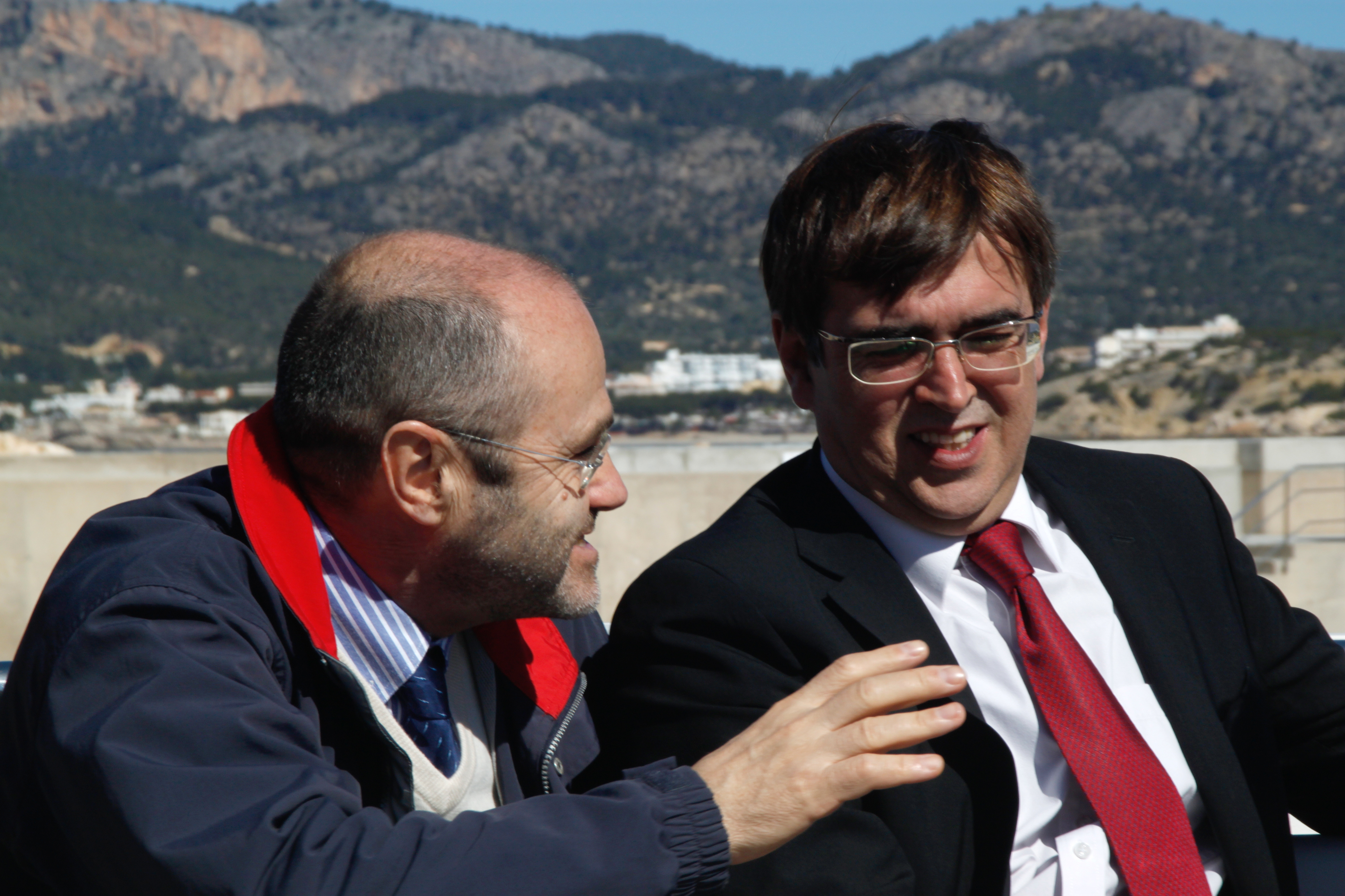 Luis Atienza, presidente de Red Eléctrica, y Francesc Antich presidente del Gobierno Balear