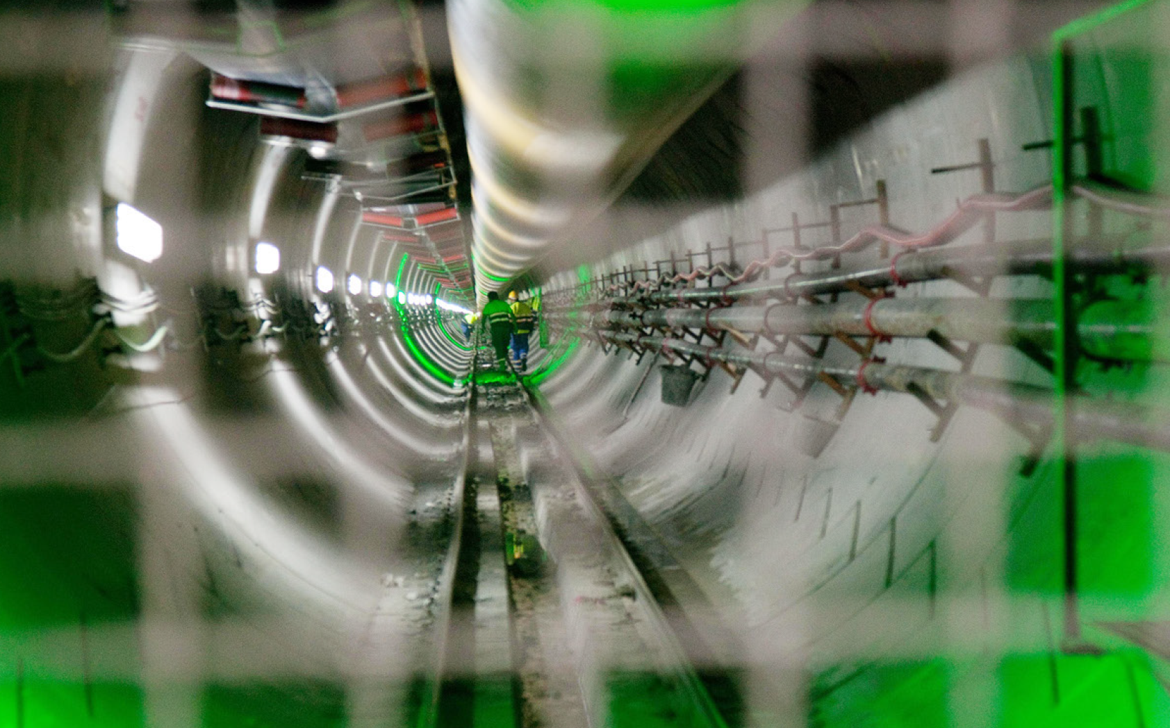 únel de la interconexión con Francia por los Pirineos orientales de 8,5 km de longitud.