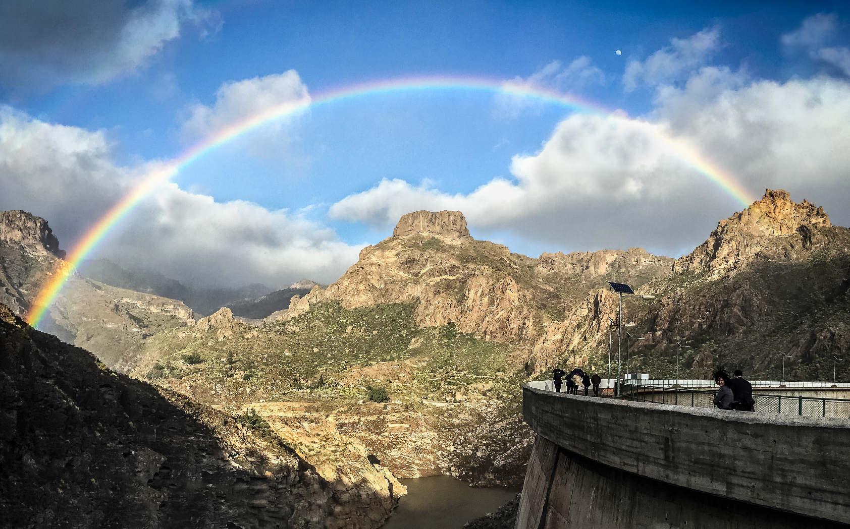 Para el desarrollo de proyectos de almacenamiento de energía en Canarias, como la central hidroeléctrica de bombeo entre los embalses de Chira y Soria.