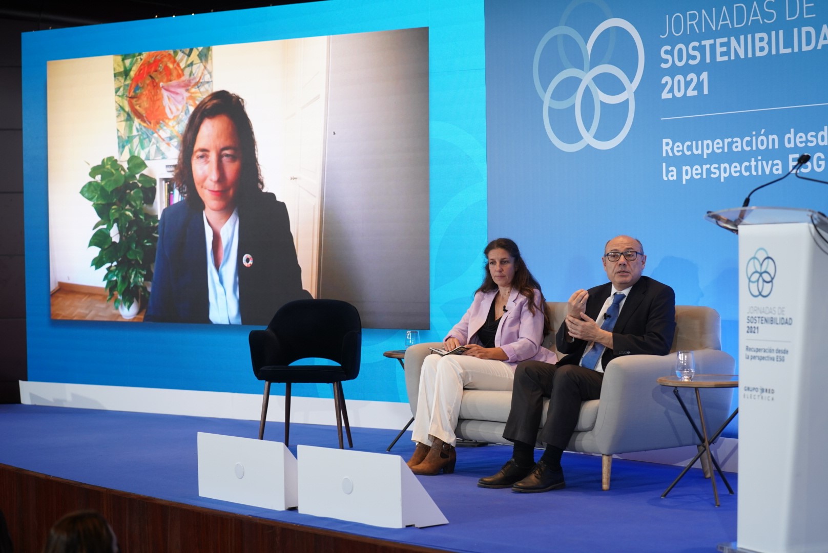 María Mendiluce, CEO of We Mean Business Coallition; Eva Saldaña, director of Greenpeace España, and Ricardo García, board member of the Red Eléctrica Group. 