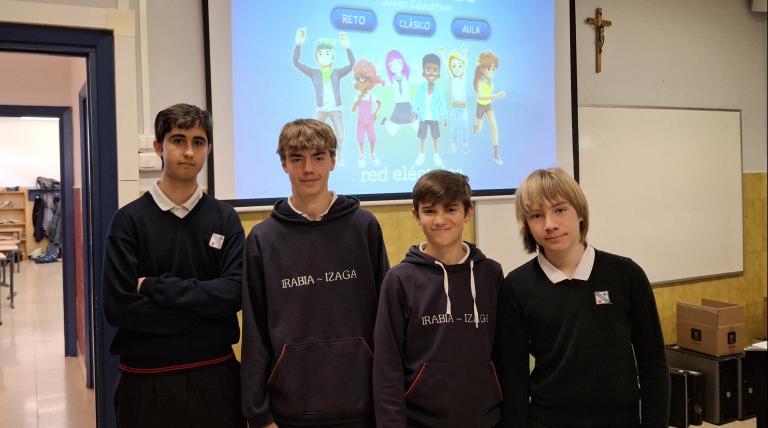 Los cuatro alumnos ganadores en la categoría de 3º de ESO, del Irabia-Izaga.