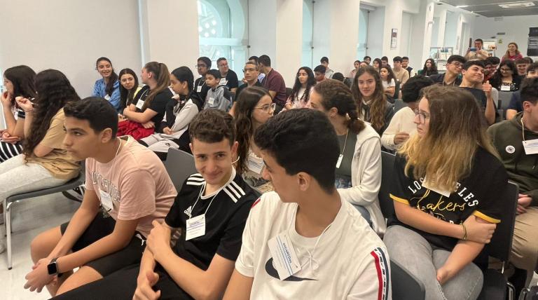 Los alumnos viendo la competición.