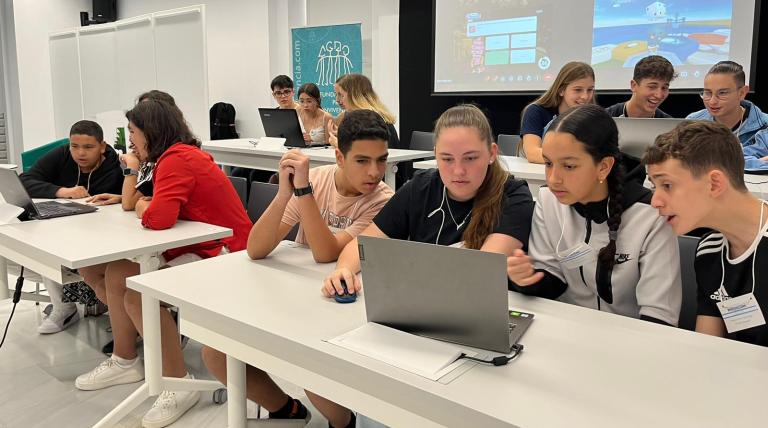 Los alumnos de 2º ESO durante la final. 