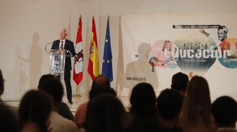 Luis Domingo González, director general de innovación y Formación del Profesorado de la Junta de Castilla y León, durante la inauguración de las olimpiadas entreREDes.