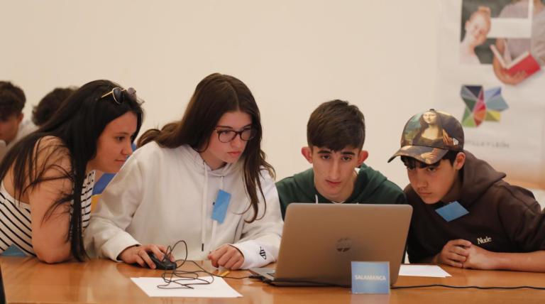 Uno de los equipos participantes, durante las olimpiadas.