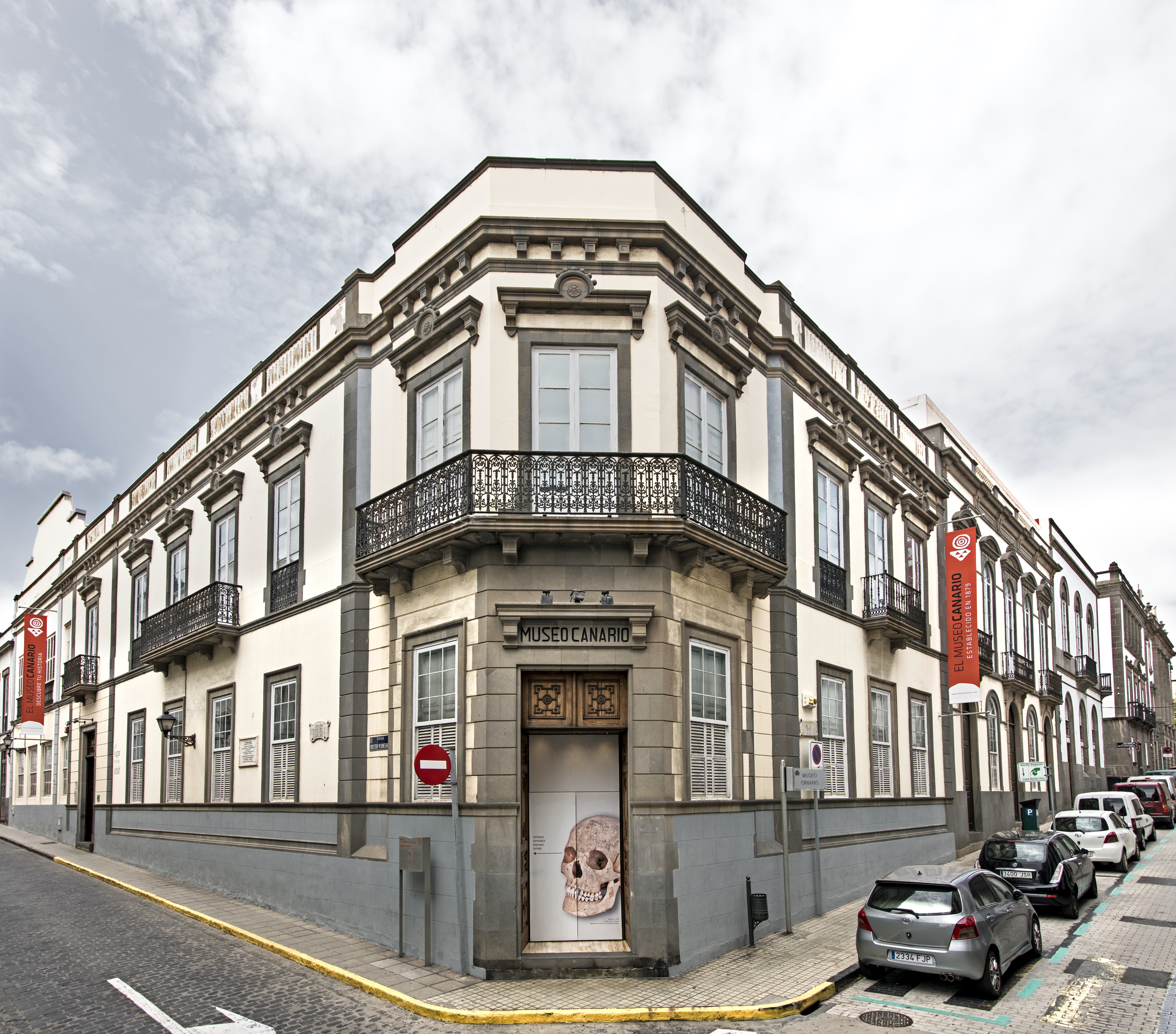 The building houses documents, archaeological finds and representative elements of the history and prehistory of the Canary Island.