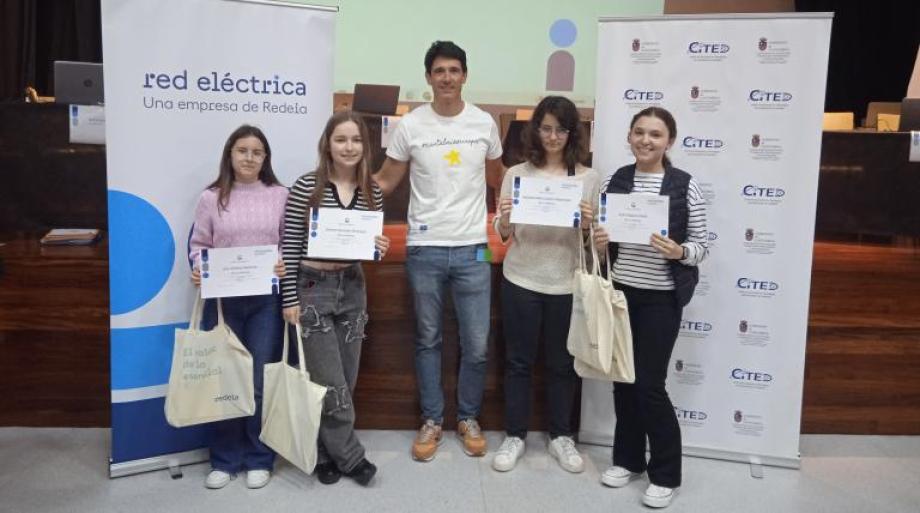 El equipo ganador de 4º ESO, del IES La Albericia: Alejandra Maia Campos, Carmen González, Ruth Helguera y Ana Jiménez.